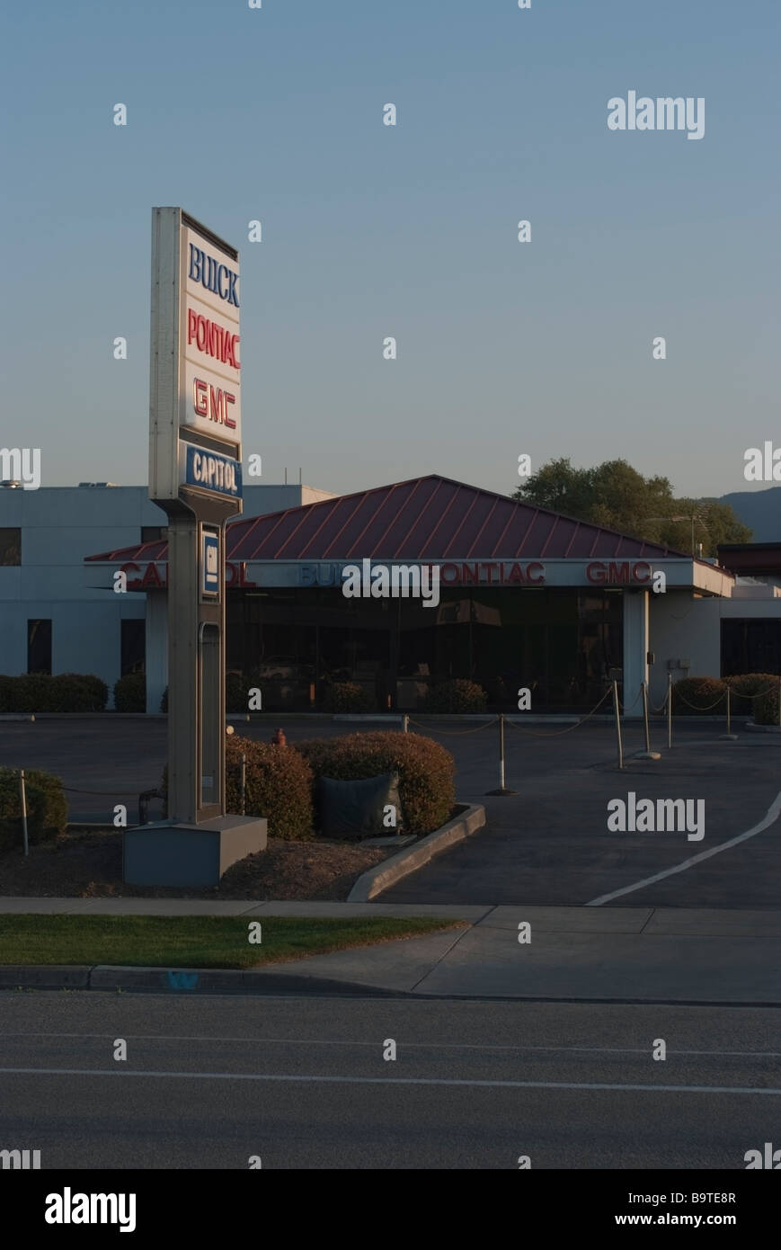 Inscrivez-vous à l'entrée d'un concessionnaire Pontiac GMC Buick fermé à San Jose, CA. Banque D'Images