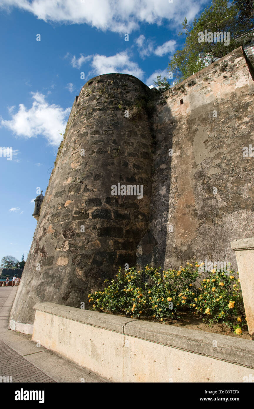 La Fortaleza, San Juan et le mur côté mer portes de la ville du vieux San Juan (Espagnol : Viejo San Juan) Banque D'Images