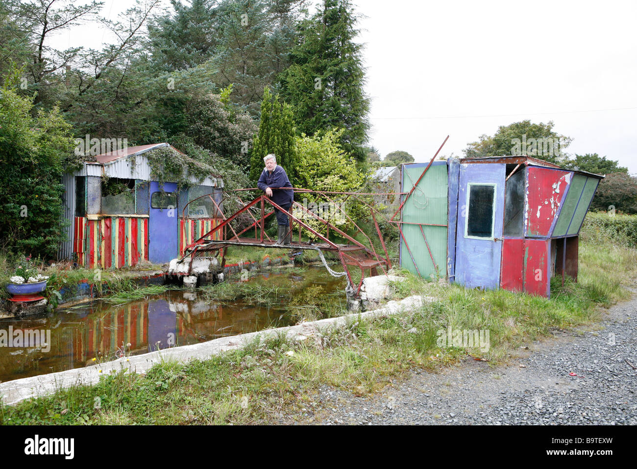 L'attraction touristique développé où les enfants peuvent naviguer avec de petits bateaux dans un livre, Donegal, Irlande. Banque D'Images