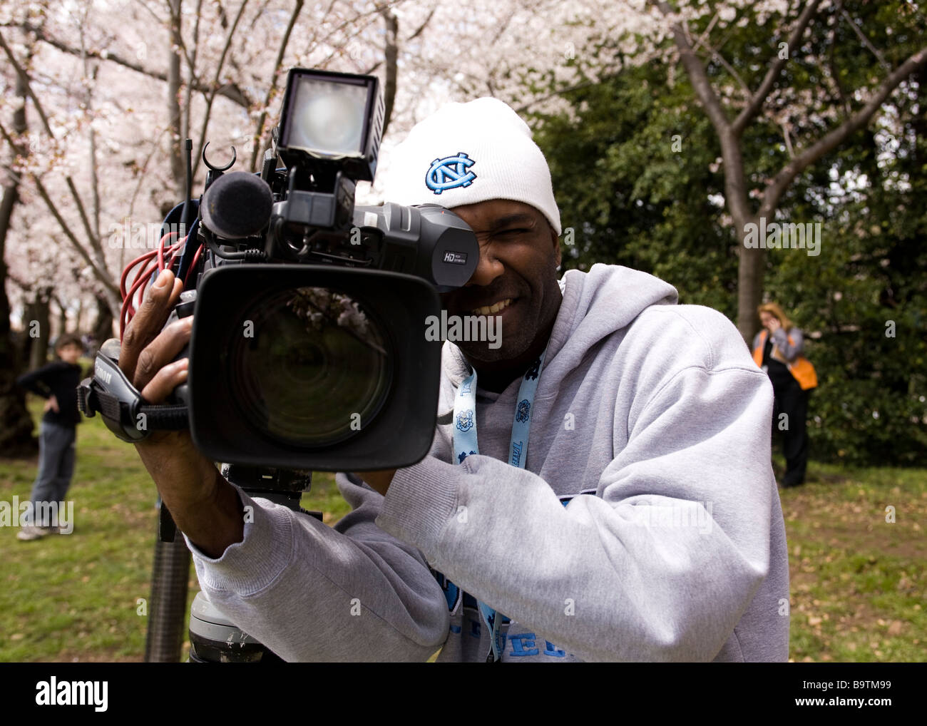 Le cameraman avec les Afro-américains Banque D'Images