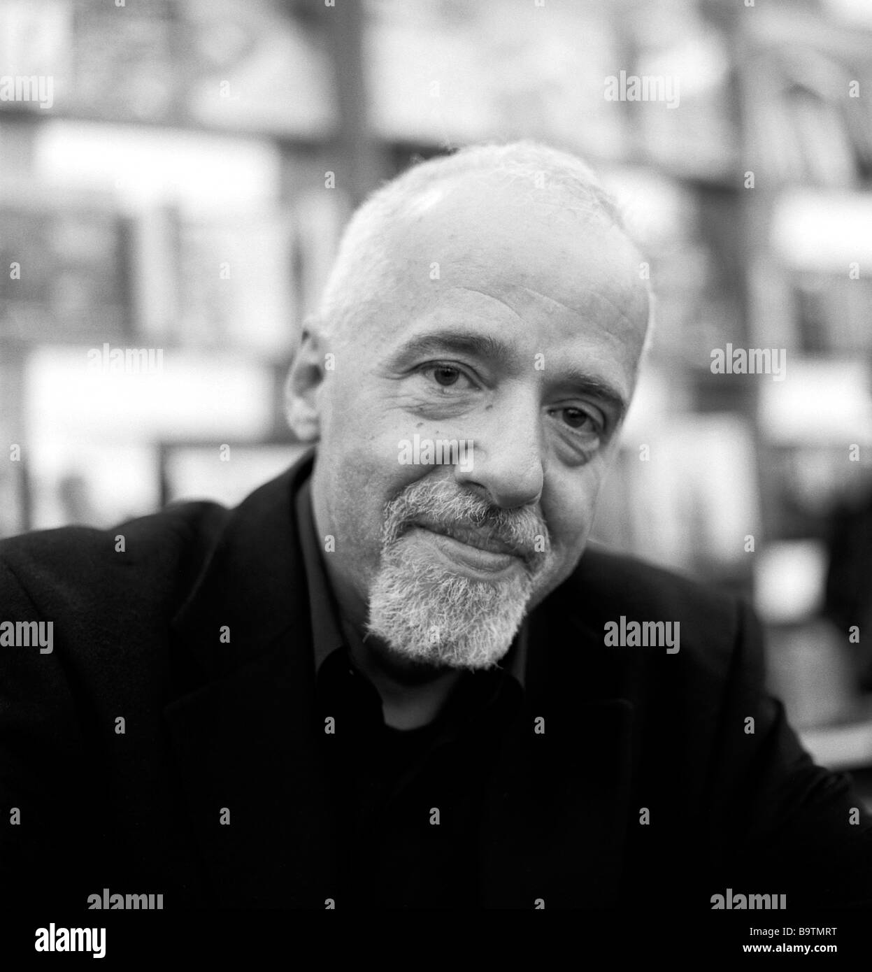 L'auteur brésilien Paulo Coelho aux festivals de livres du Hay Festival à Hay-on-Wye Royaume-Uni 2002 Grande-Bretagne KATHY DEWITT Banque D'Images L'auteur brésilien Paulo Coelho aux festivals de livres du Hay Festival à Hay-on-Wye Royaume-Uni 2002 Grande-Bretagne KATHY DEWITT Banque D'Images