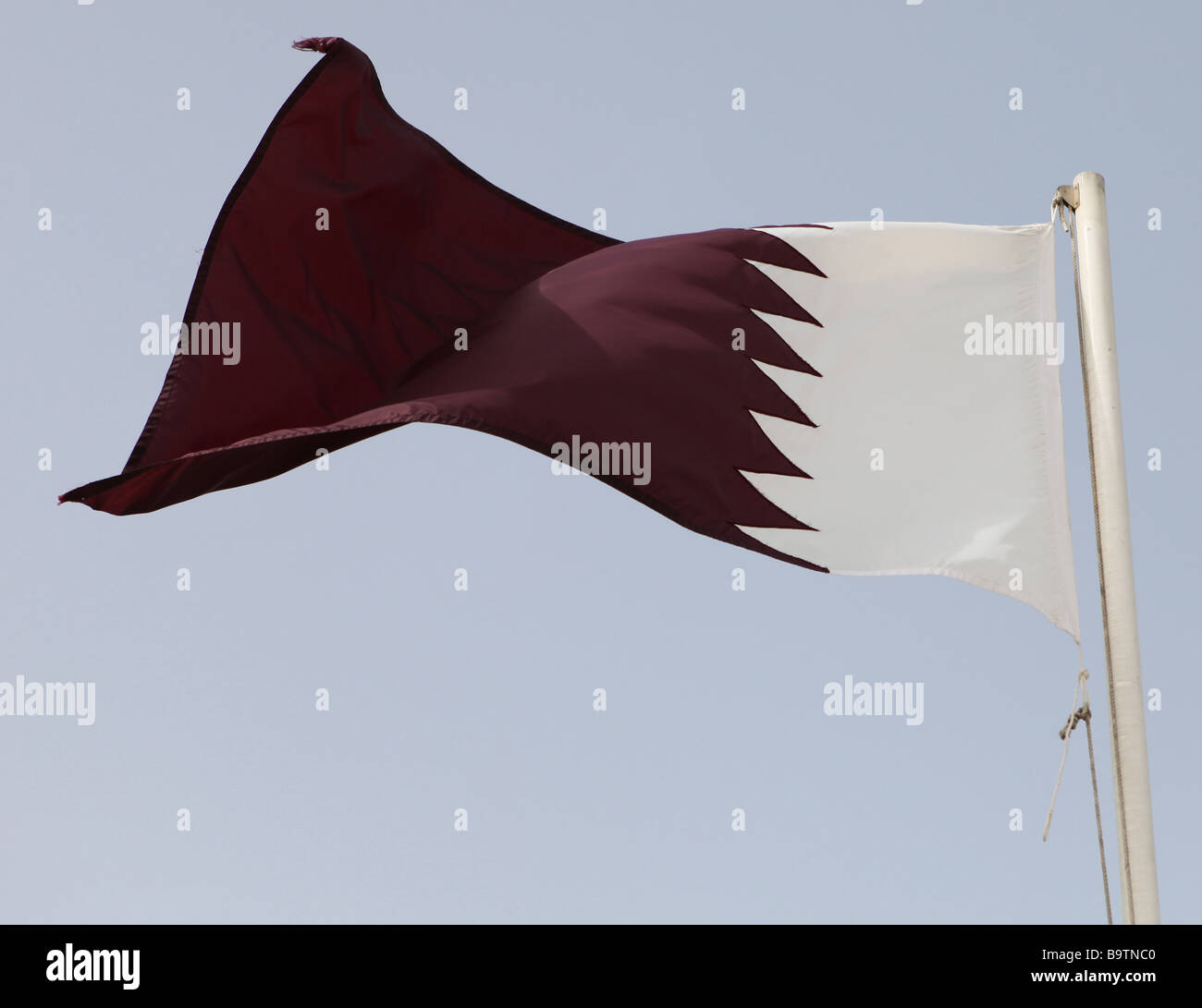 Le drapeau national de l'État du Qatar arabes du Golfe Banque D'Images