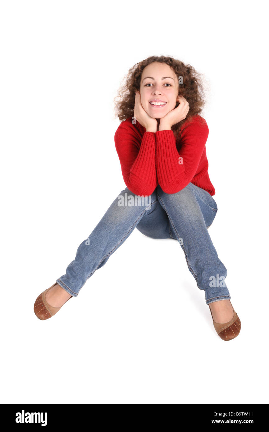 Happy girl bouclés. s'asseoir, red jacket jeans bleu Banque D'Images