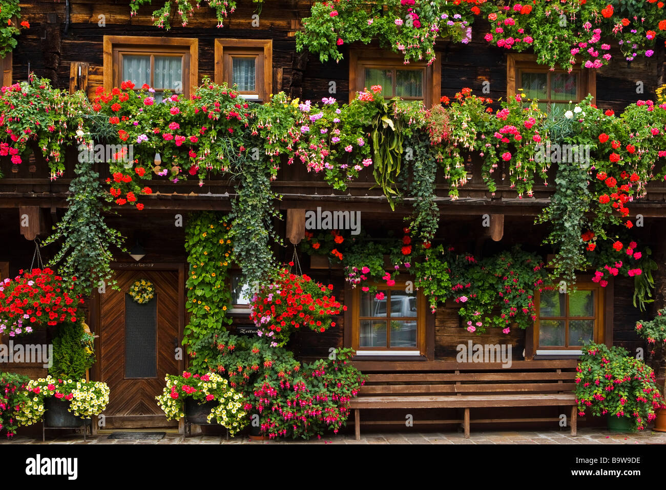Beaux ornements floraux typiques à Dienten région du Salzkammergut, Autriche Banque D'Images