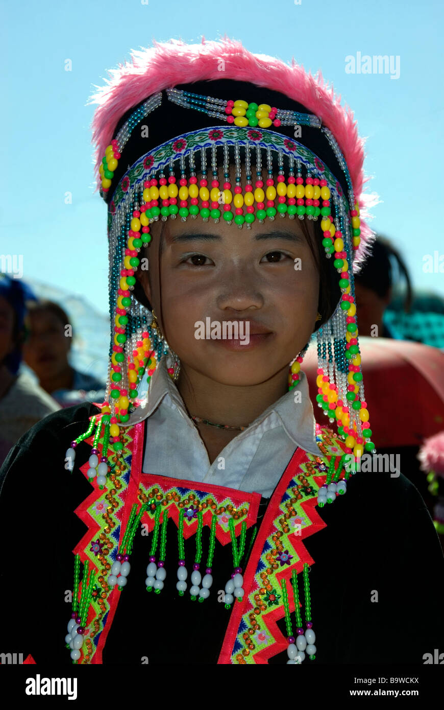 Fille Hmong en costume traditionnel. Banque D'Images