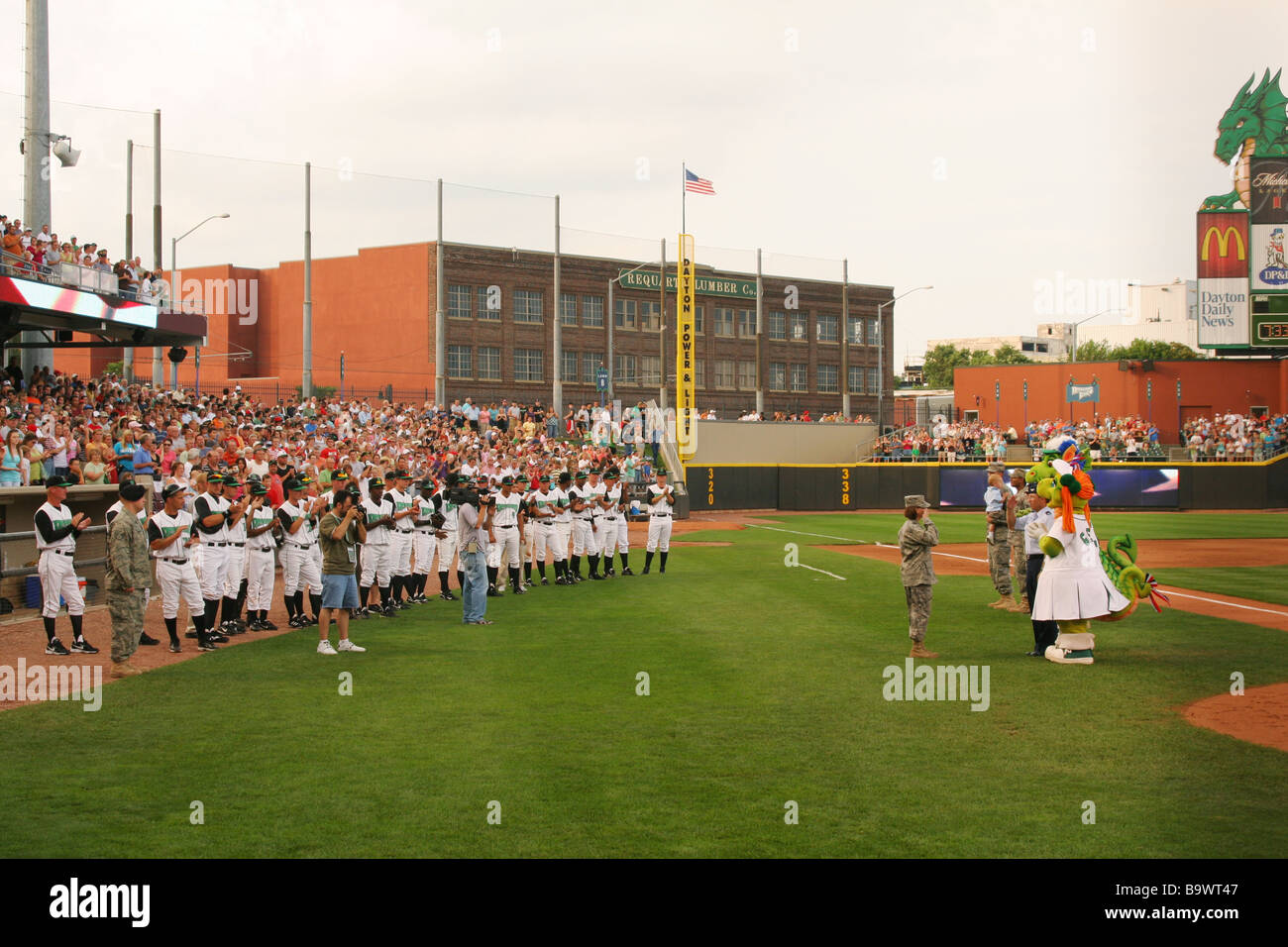 Présentation militaire Fifth Third Field Dragons Dayton Dayton Ohio Banque D'Images