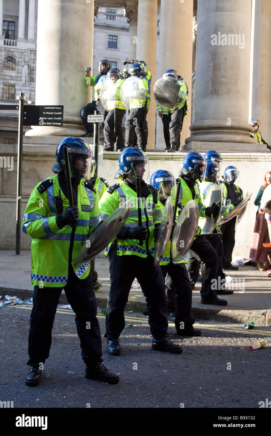 La police anti-émeute lors de manifestations au sommet du G20, rue Cornhill Ville de London UK Banque D'Images