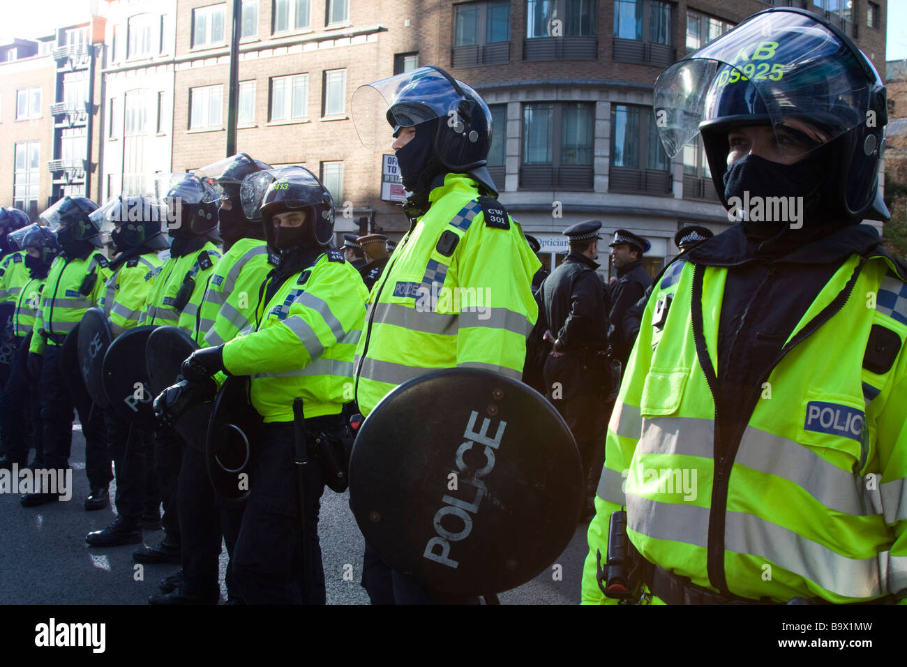 La police anti-émeute lors de manifestations au sommet du G20 de Londres UK Ville Bishopsgate Banque D'Images
