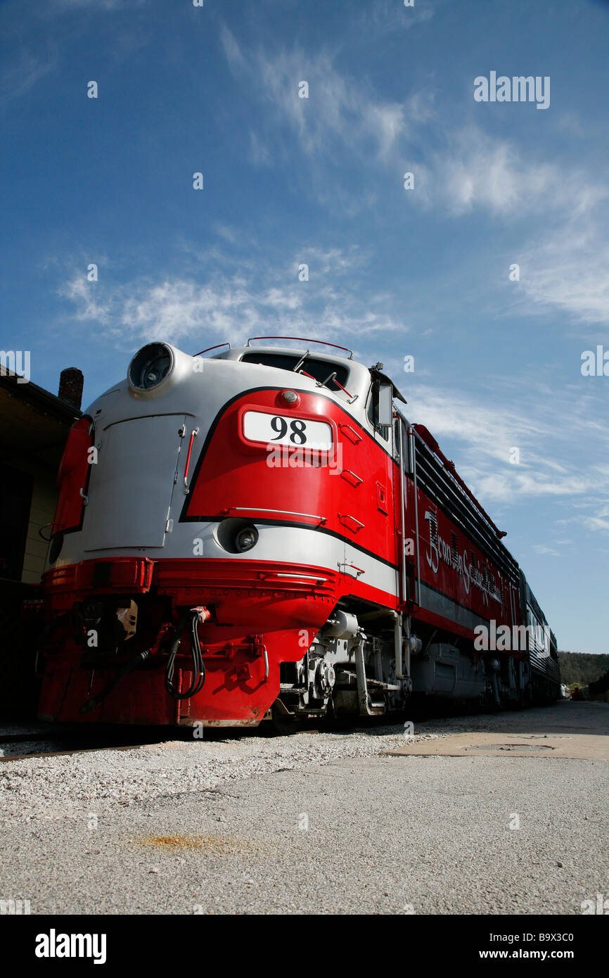 Branson Missouri scenic railway train en gare Banque D'Images