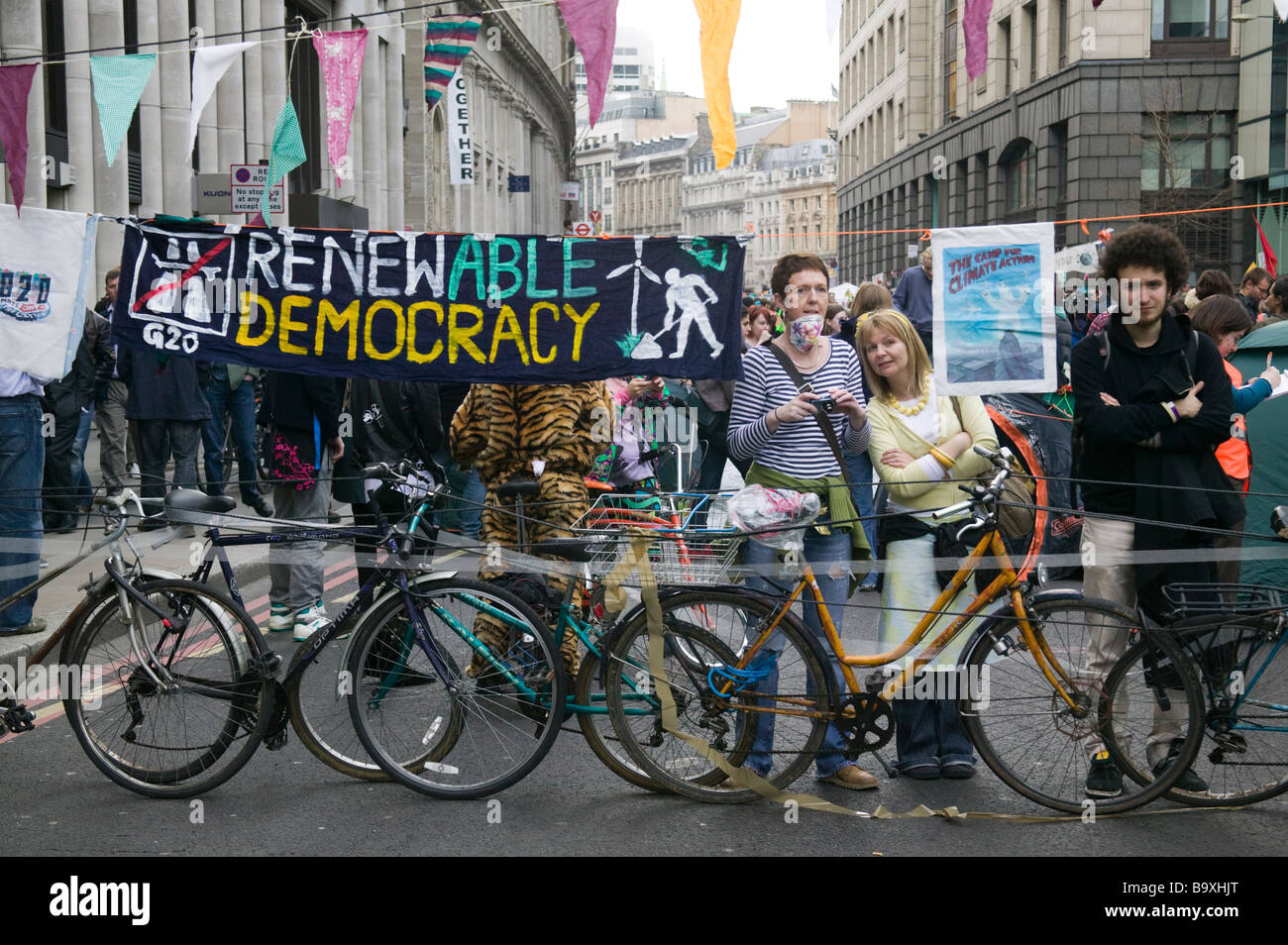 Londres - les manifestations du G20. Les manifestations pacifiques au Camp climatique qui a été mis en place à Bishopsgate. Banque D'Images