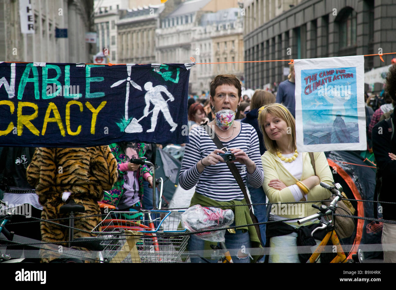 Londres - les manifestations du G20. Les manifestations pacifiques au Camp climatique qui a été mis en place à Bishopsgate. Banque D'Images