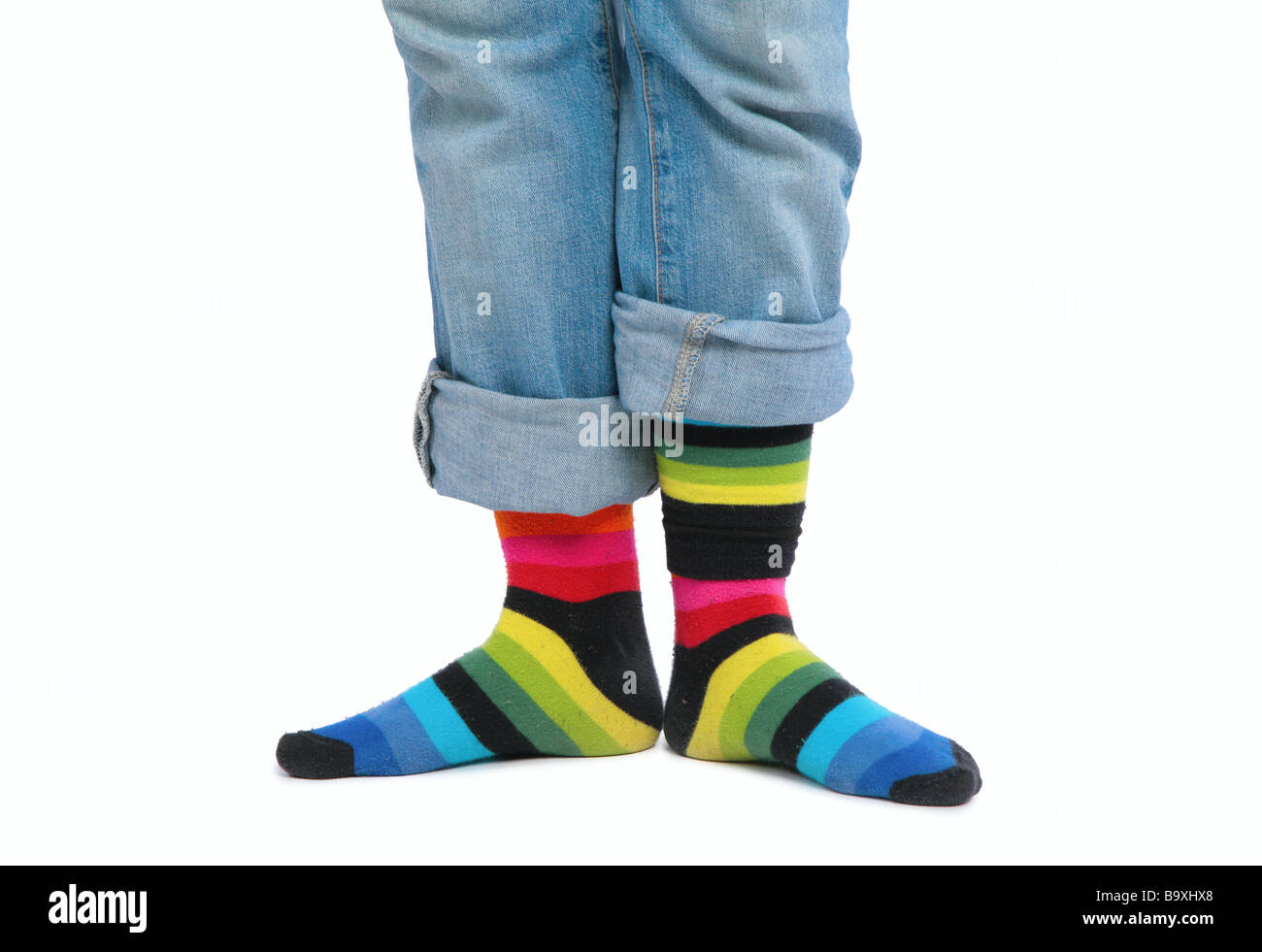 Deux pieds en chaussettes multi-couleur Banque D'Images