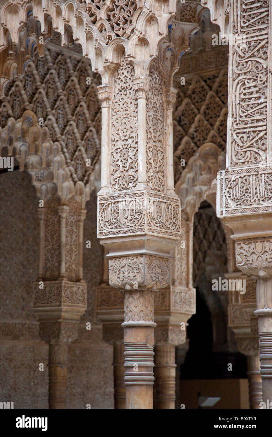 Patio de los Leones dans le Palais de l'Alhambra à Grenade Espagne Banque D'Images