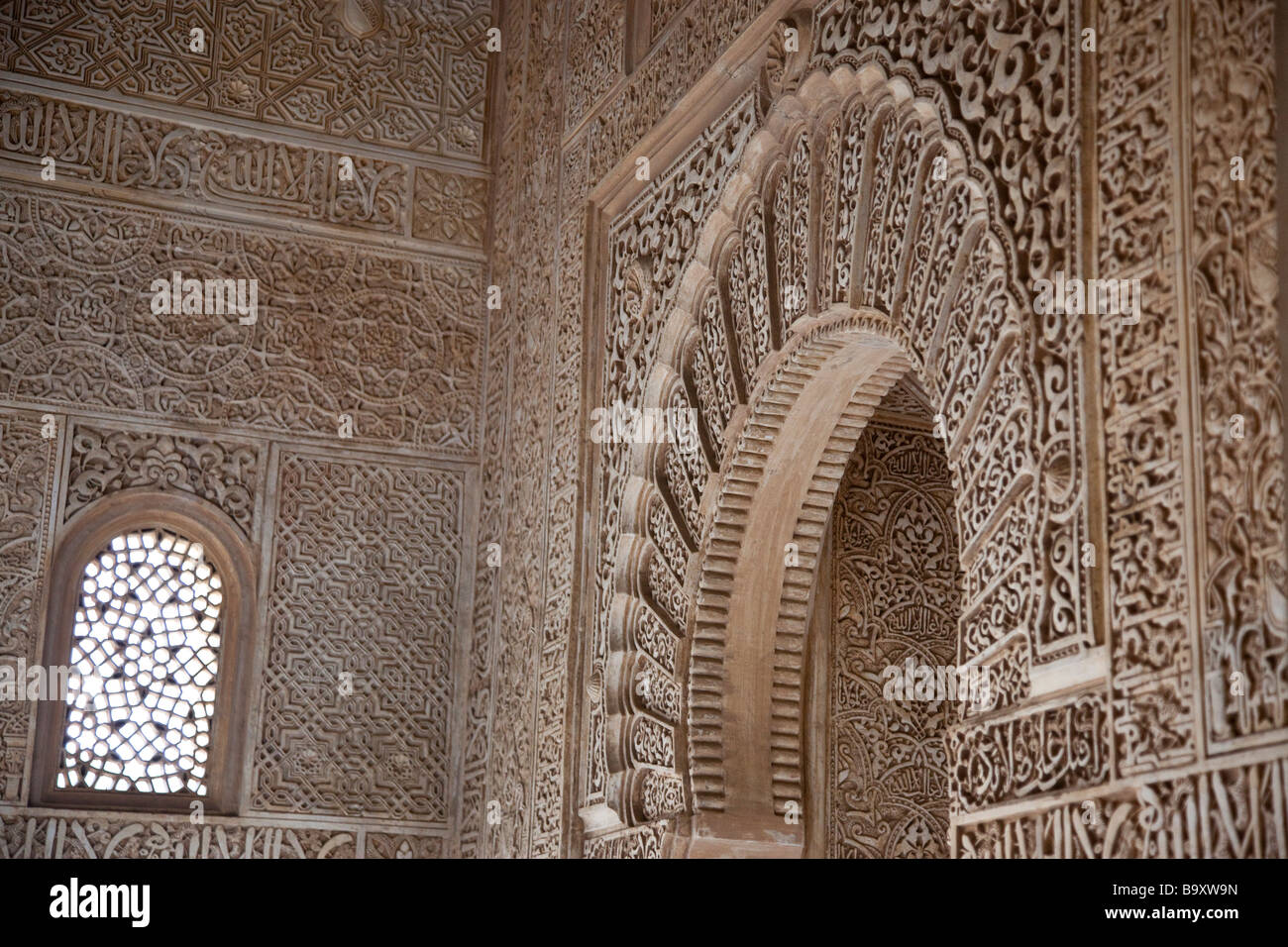 Détail architectural islamique dans le Mexuar l'intérieur du Palais Nasrides de l'Alhambra à Grenade Espagne Banque D'Images