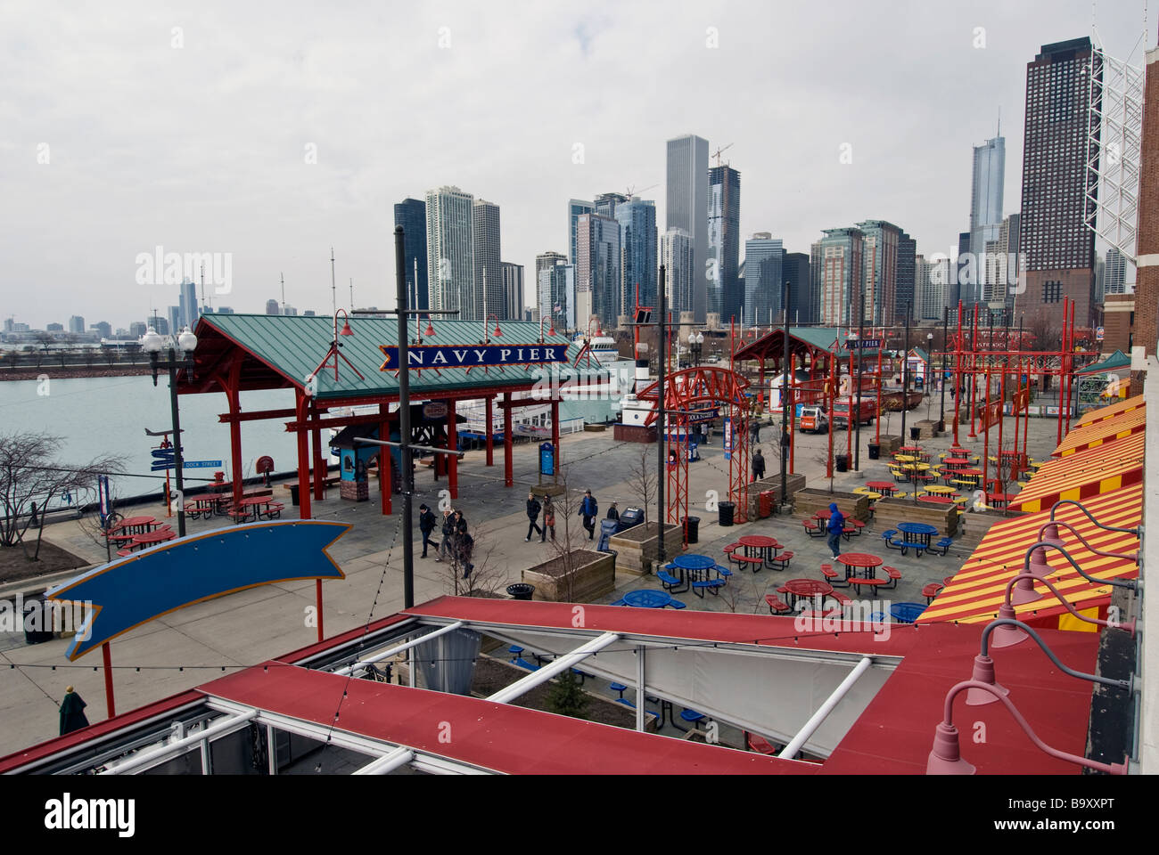 L'horizon de Chicago et le Navy Pier Banque D'Images