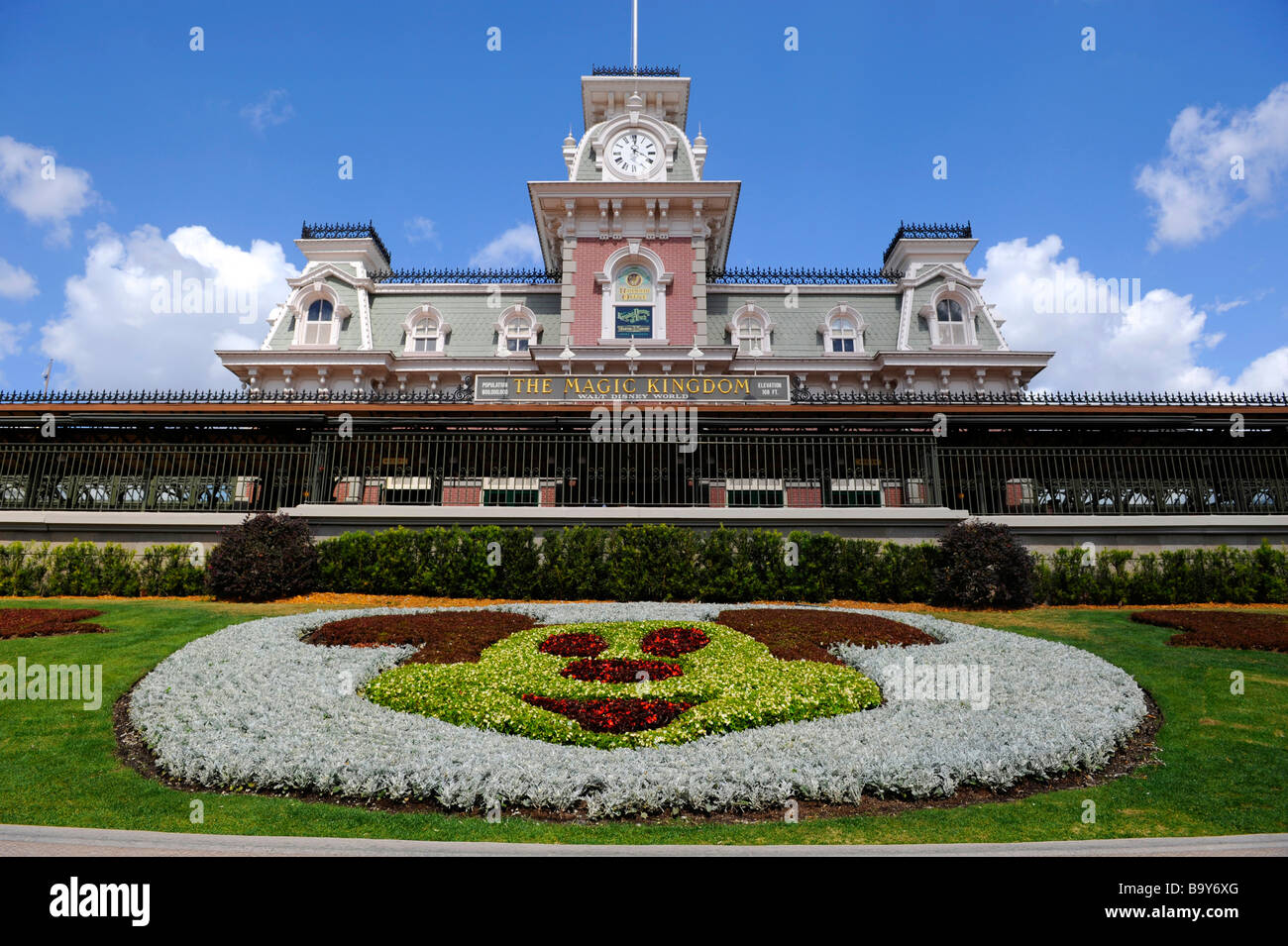 Gare à l'entrée de Walt Disney le Parc à Thème Magic Kingdom Orlando
