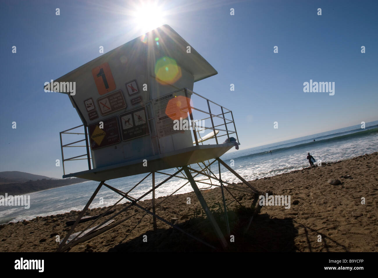 Un sauveteur cabane sur la plage dans le sud de la Californie Banque D'Images