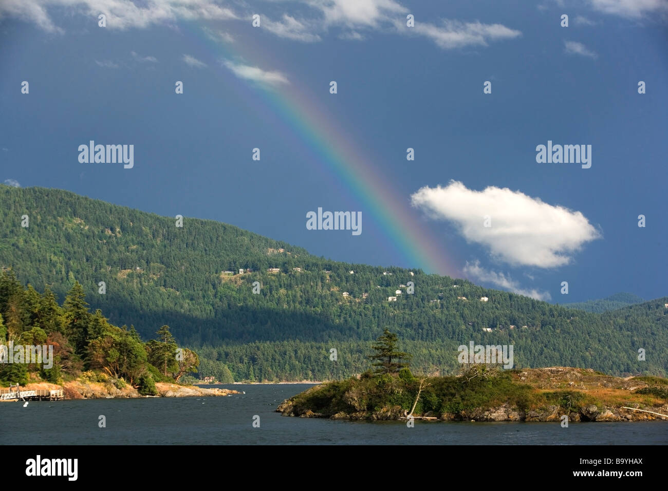 Arc-en-ciel sur l'île Orcas, Washington Banque D'Images