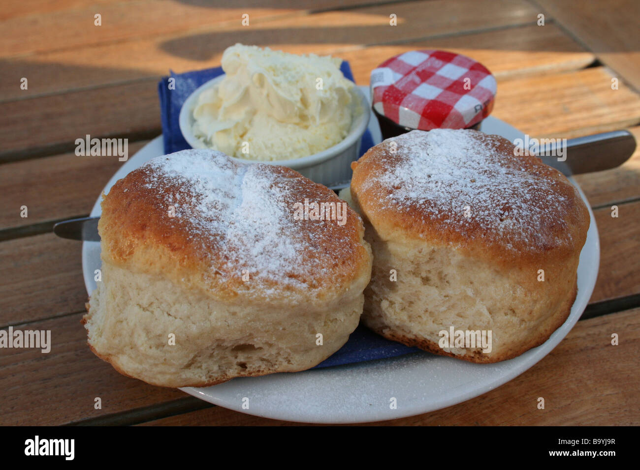 Cornish Cream thé, des scones et de la crème caillée Banque D'Images