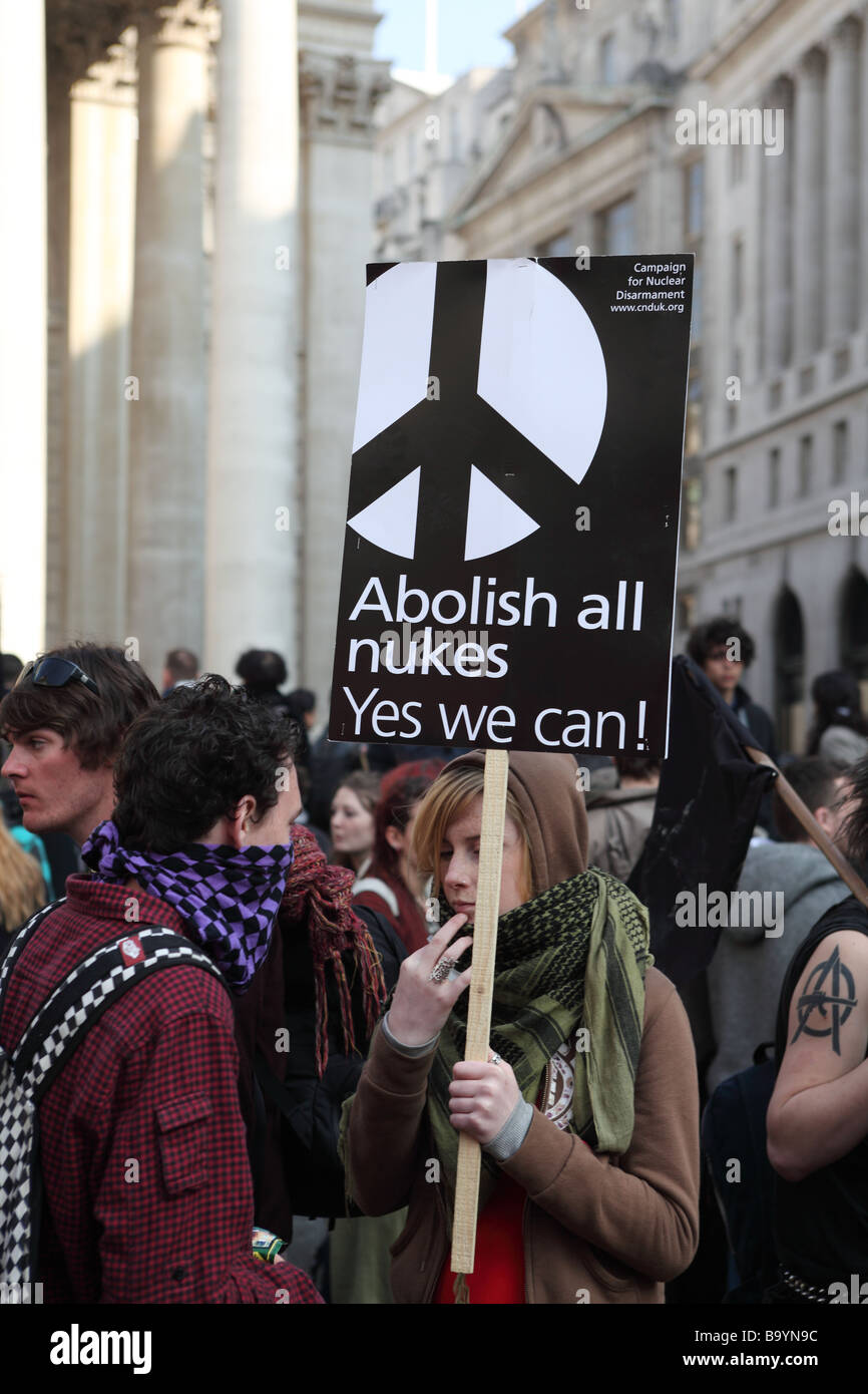 Manifestants devant la Banque d'Angleterre au cours de la 2009 Sommet du G20, Londres, Royaume-Uni. Banque D'Images