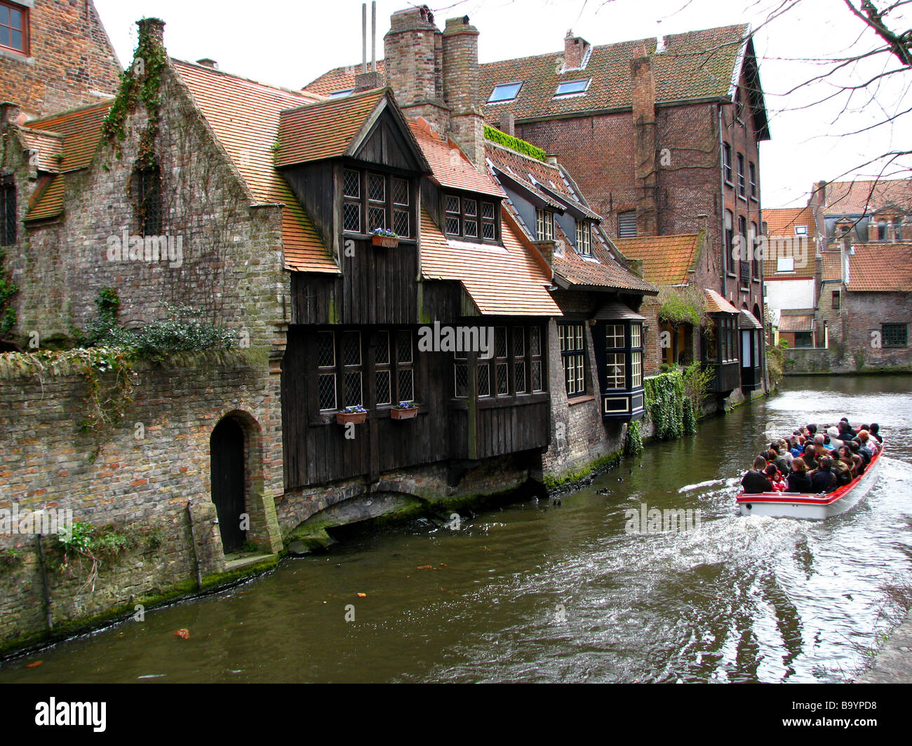 En bateau du canal de Bruges, Belgique Banque D'Images