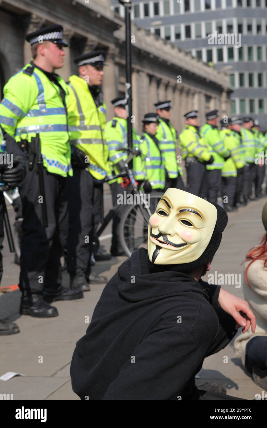 Manifestant à l'extérieur de la Banque d'Angleterre au cours de la 2009 Sommet du G20, Londres, Royaume-Uni. Banque D'Images