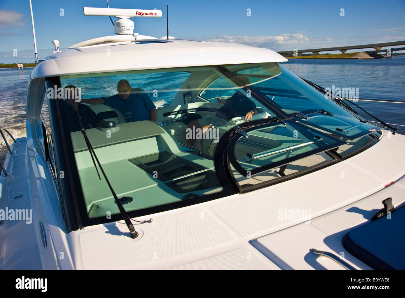Cabine de bateau sur la rivière en Floride USA | Kabine Motoryacht mit auf einem Fluss en Floride USA Banque D'Images