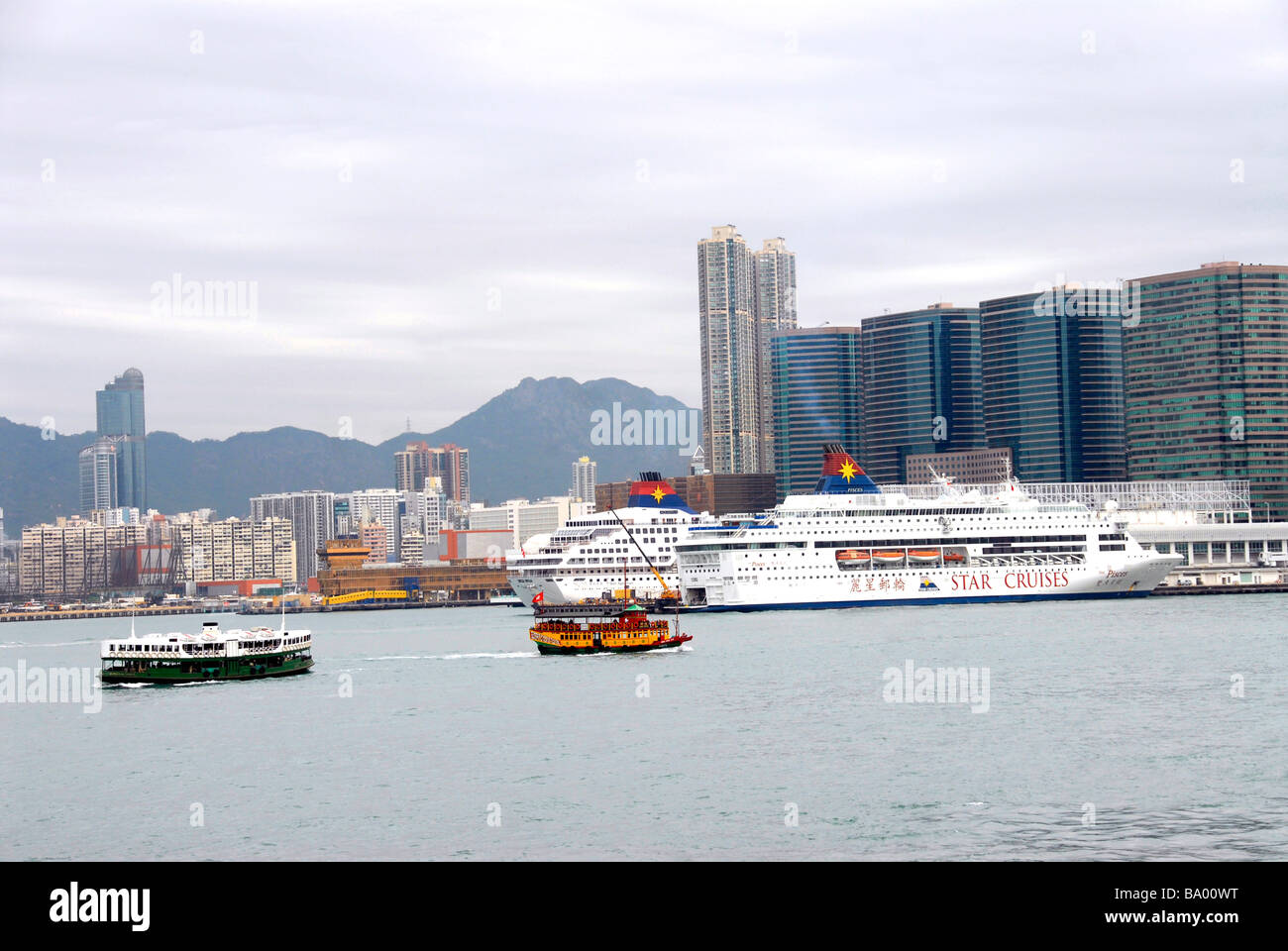 Bateau de croisière, bateaux, la baie de Hong Kong, Chine Banque D'Images