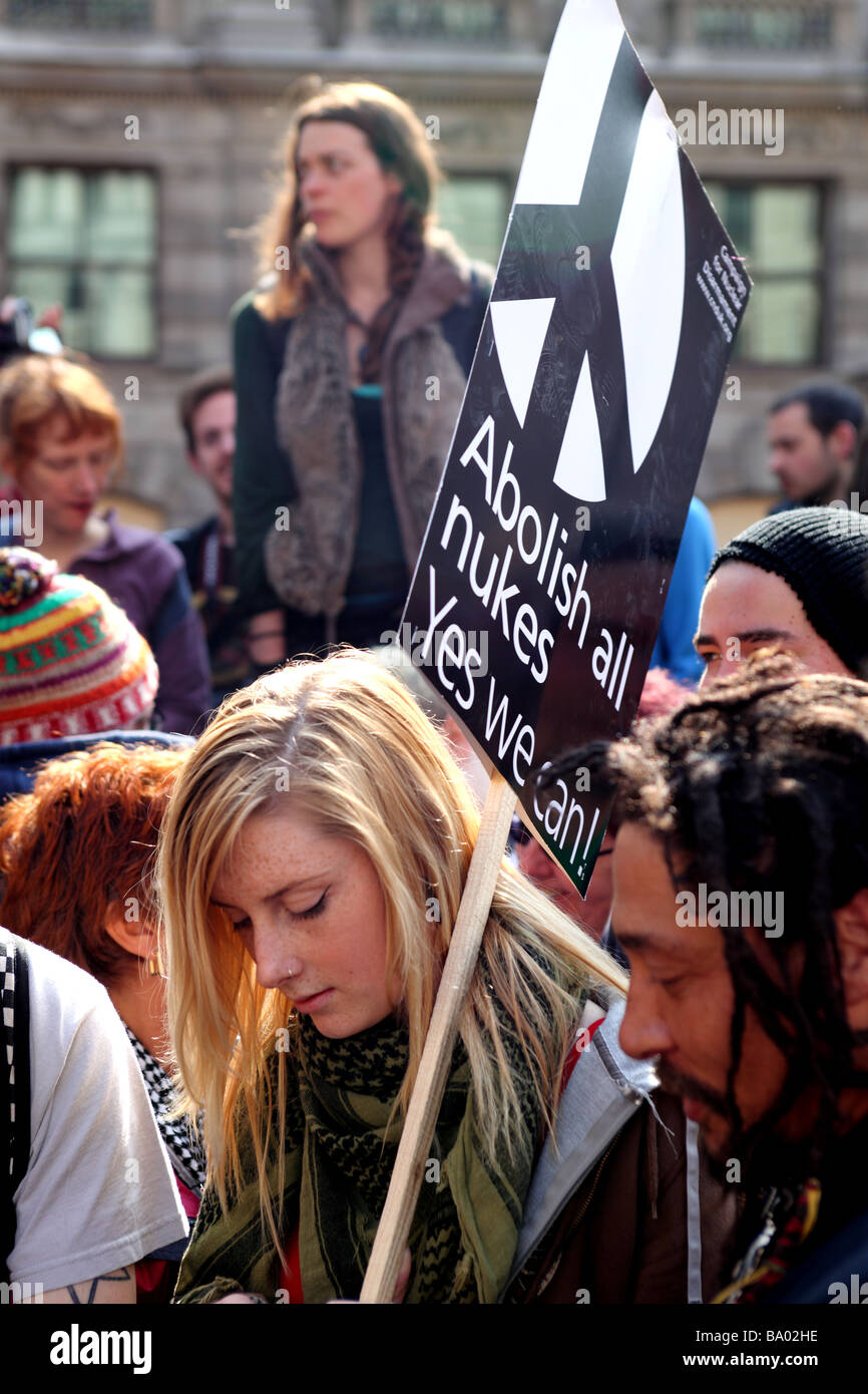 Manifestants devant la Banque d'Angleterre au cours de la 2009 Sommet du G20, Londres, Royaume-Uni. Banque D'Images