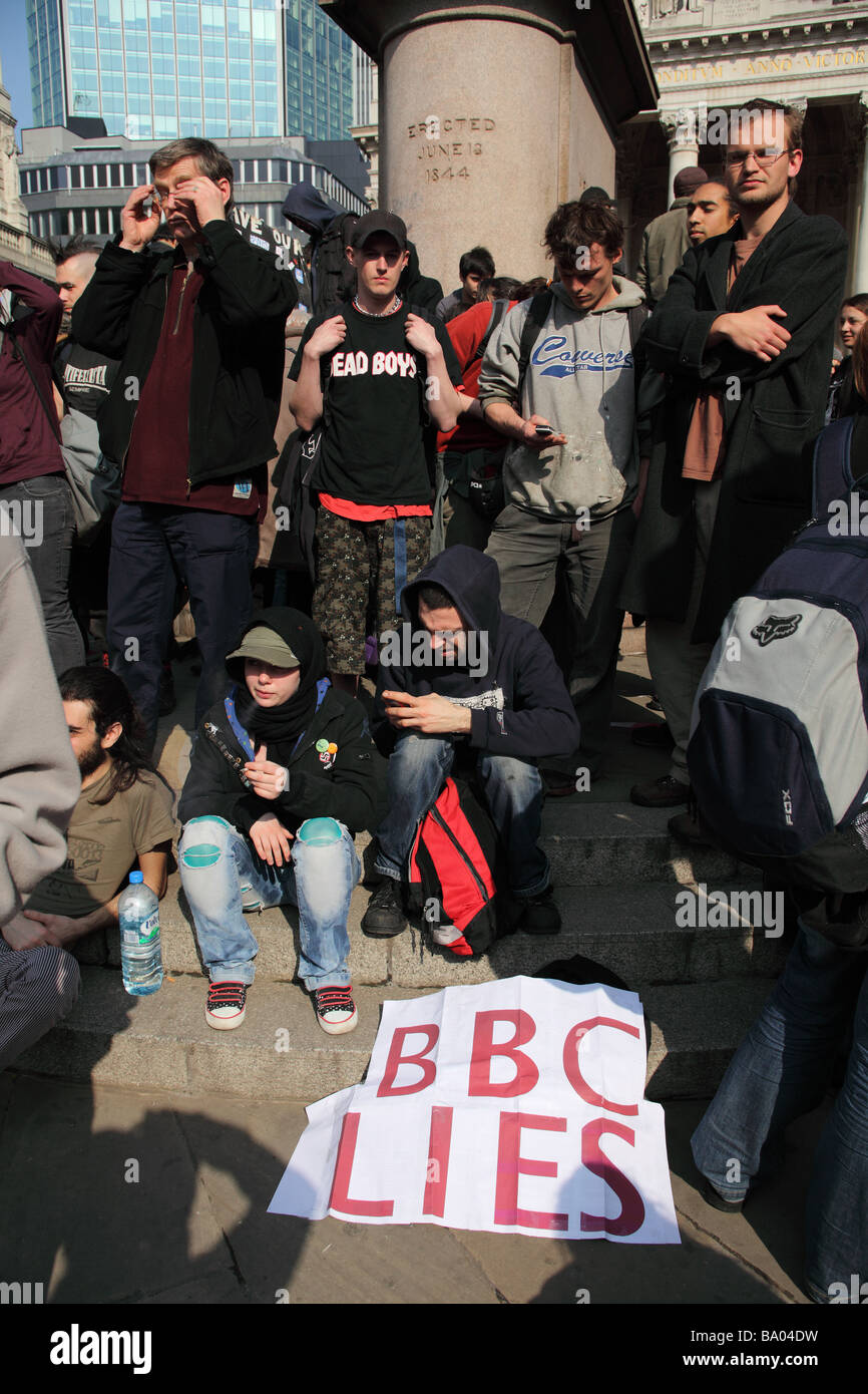 Manifestants devant la Banque d'Angleterre au cours de la 2009 Sommet du G20, Londres, Royaume-Uni. Banque D'Images