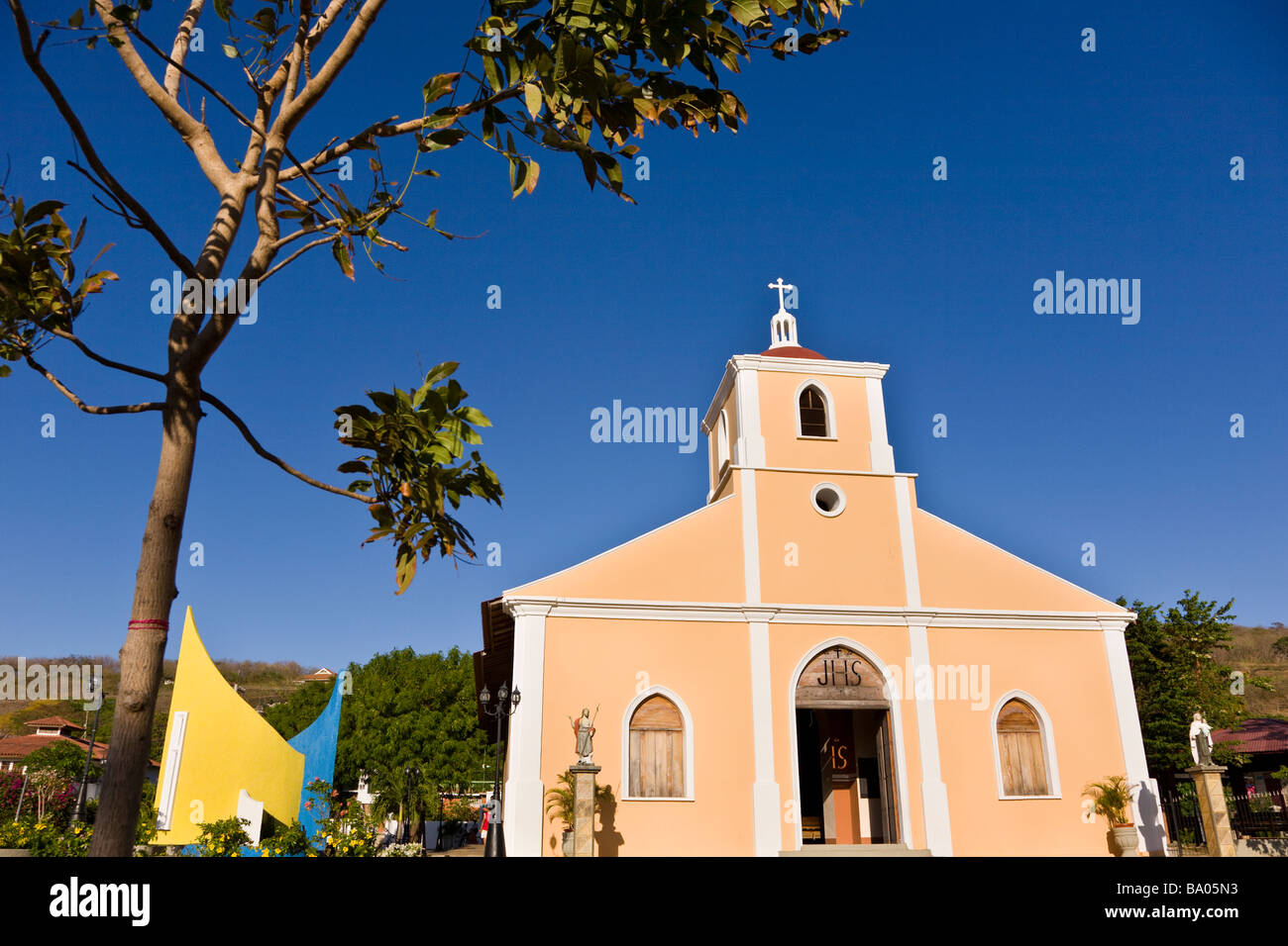 Iglesia San Juan Bautista au coucher du soleil à San Juan del Sur, Nicaragua. Banque D'Images