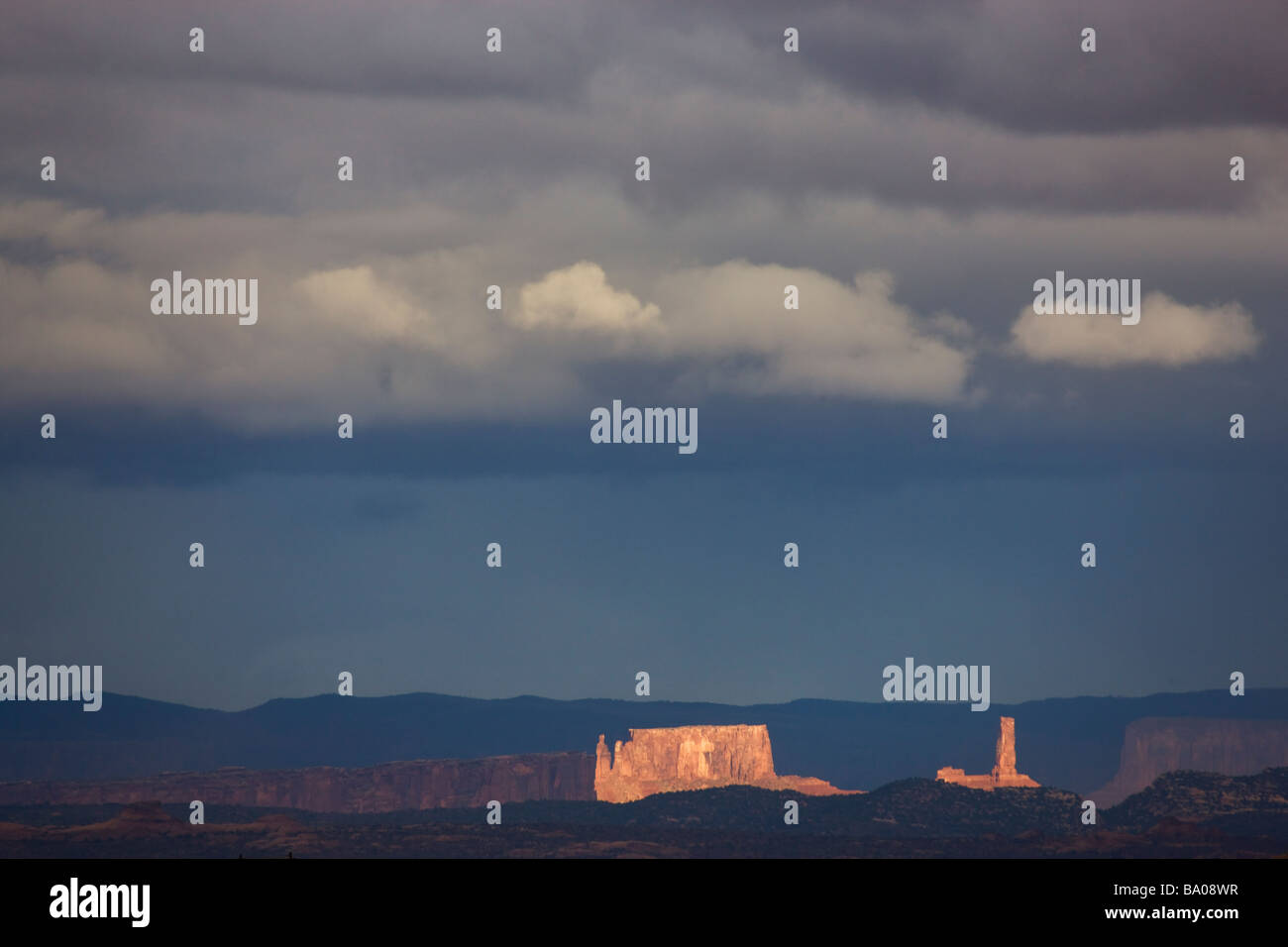 À l'Est de l'île dans le ciel près de District Canyonlands National Park Moab Utah Banque D'Images