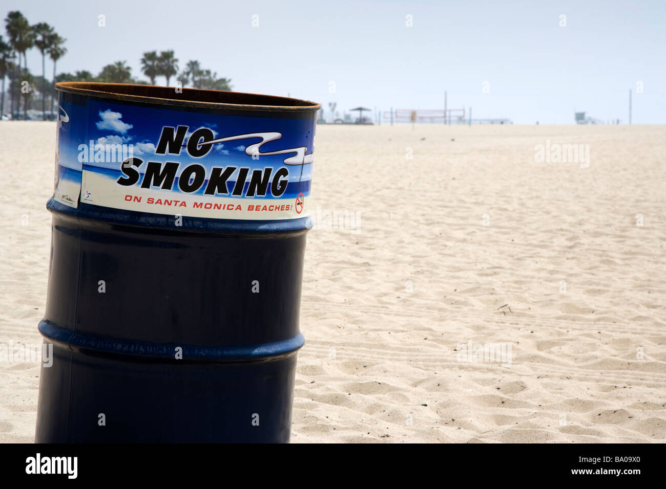 Aucun signe de fumer sur la plage de Santa Monica Los Angeles California USA Banque D'Images