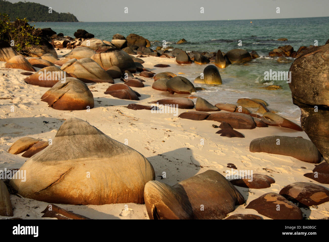 Des pierres sur la plage de rêve Bai Sao dans le sud de l'île de Phu Quoc Vietnam Banque D'Images