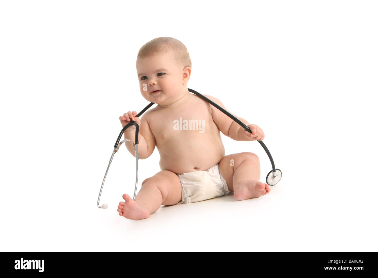 Bébé avec stéthoscope sur fond blanc Banque D'Images