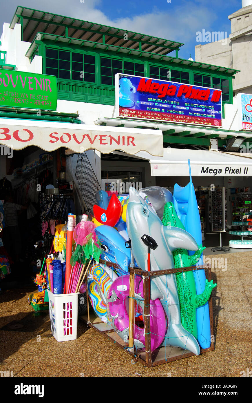 Plage Promenade boutique, Playa Blanca, Lanzarote, îles Canaries, Espagne Banque D'Images
