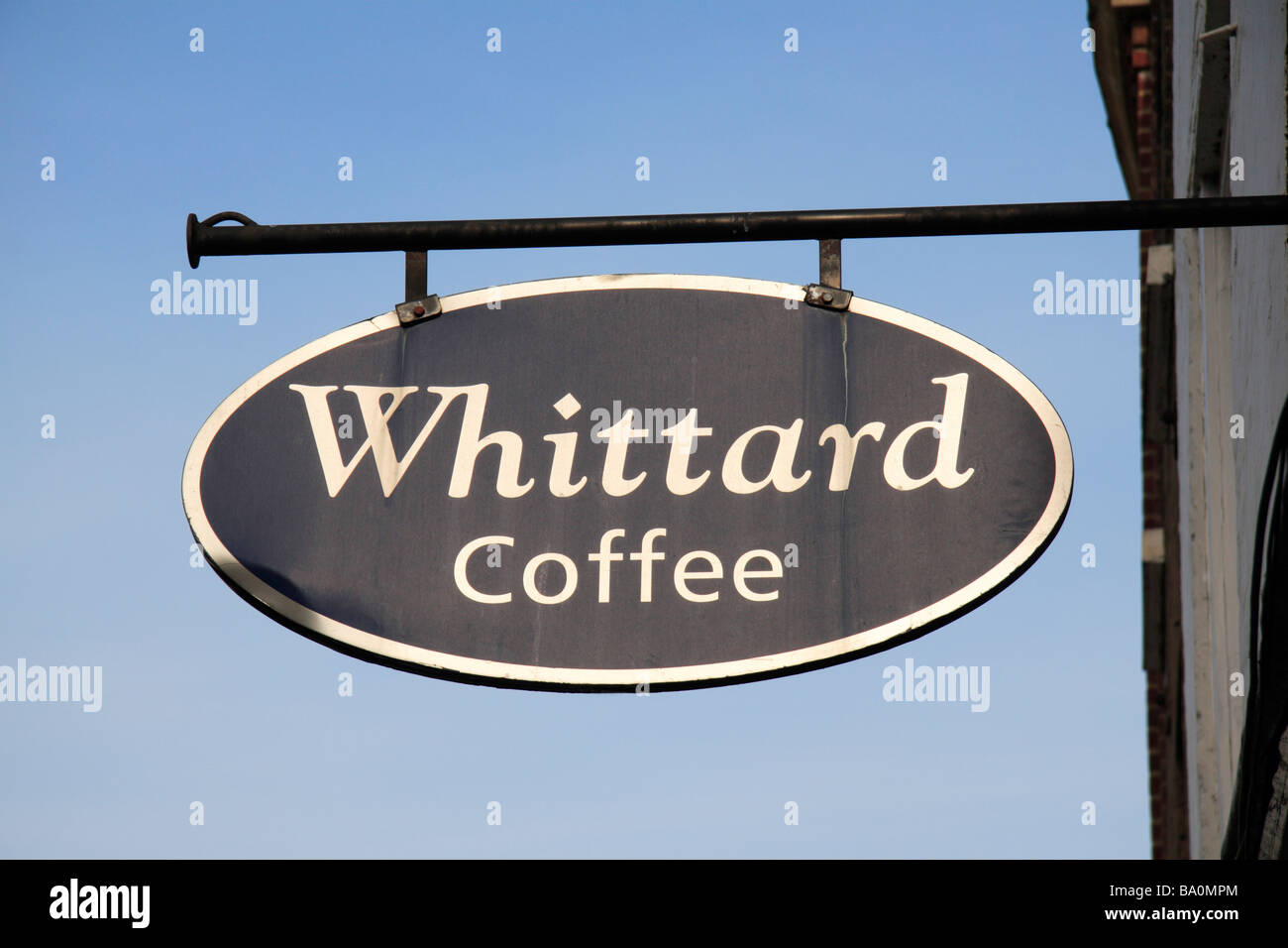 Le signe au dessus de l'entrée du café Whittard à Richmond, dans le Surrey. Mars 2009 Banque D'Images