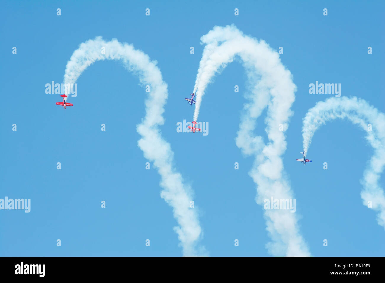 Sean Tucker et les amis d'Avions volant Stunt Show aérien à Dayton Ohio Vandalia Banque D'Images