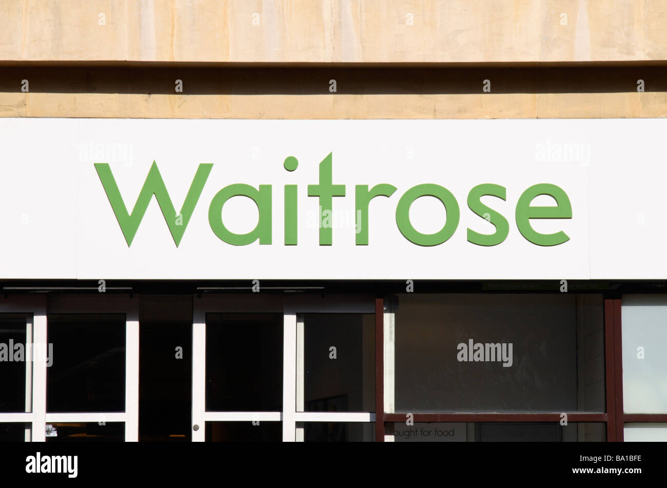 Signe au-dessus de l'entrée du supermarché Waitrose à Richmond, London, UK. Banque D'Images