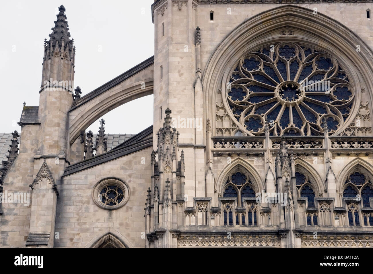 Une vue détaillée de l'architecture de style gothique de la cathédrale de Washington à Washington, D.C. Banque D'Images