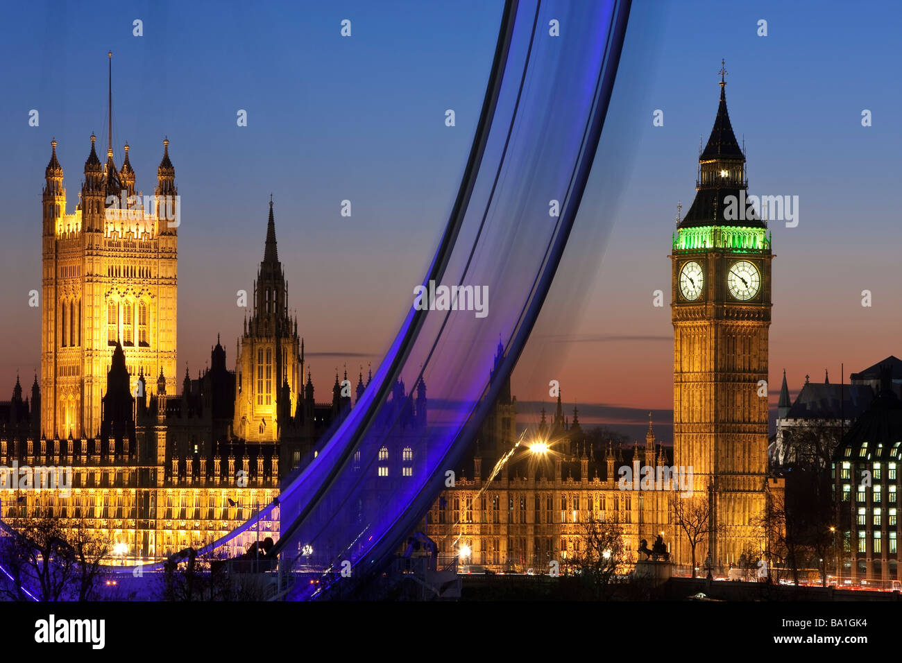 Grande roue du millénaire (London Eye) et Big Ben, Londres, Angleterre, Royaume-Uni Banque D'Images
