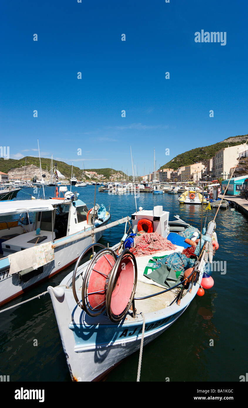 Bateaux de pêche dans le port de Bonifacio, Corse, France Banque D'Images