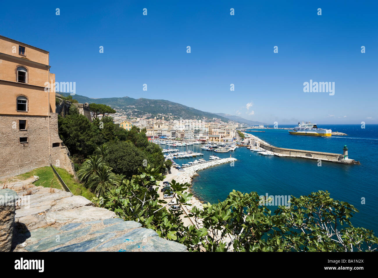 Vue sur le Vieux Port à partir de la Citadelle, Terra Nova, Bastia, Corse, France Banque D'Images