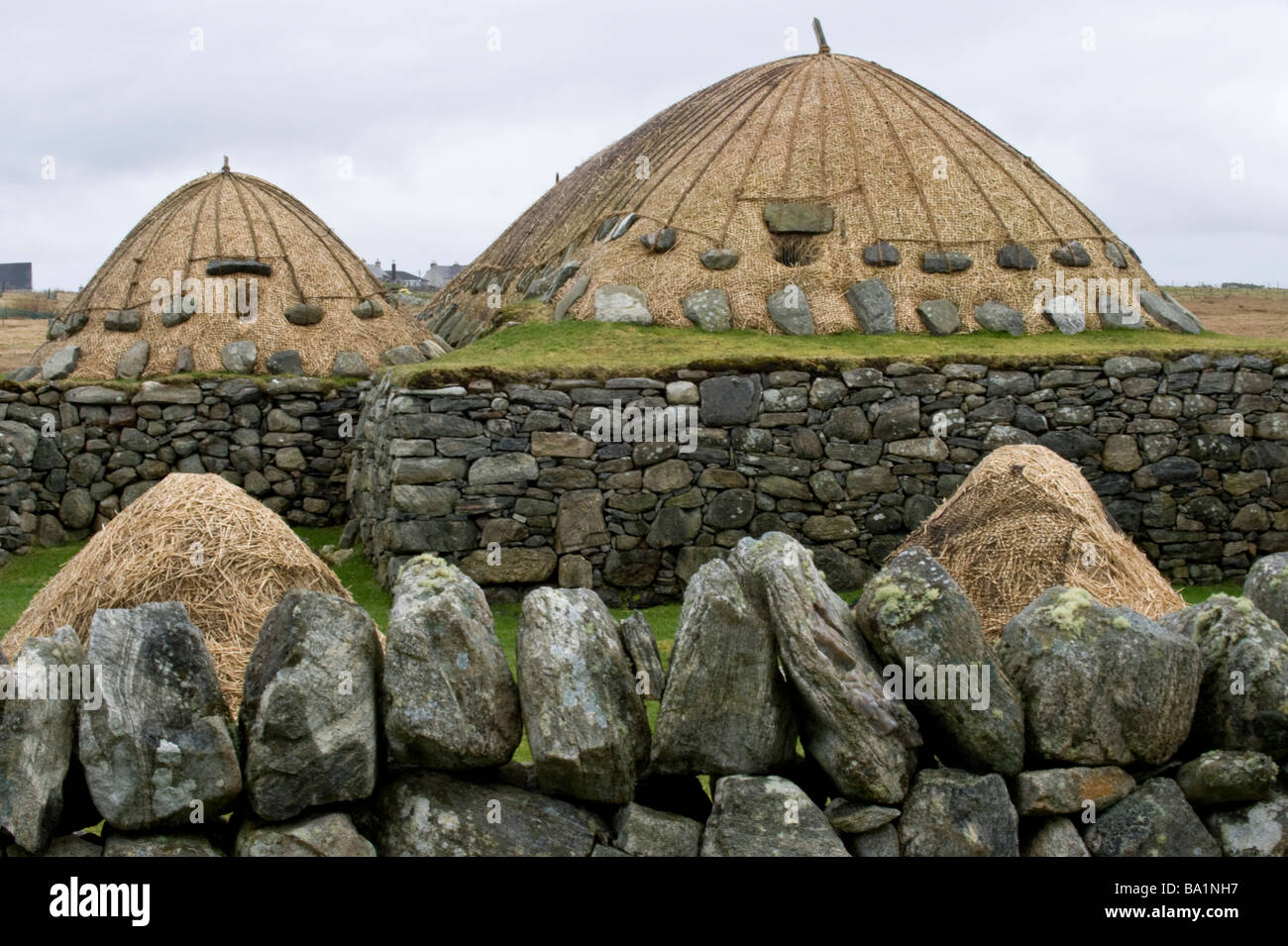 Deux blackhouses dans Arnol Lewis Outer Hebrides Scotland UK Europe Banque D'Images