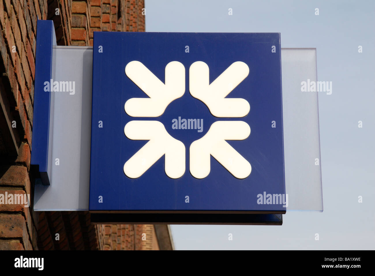 Le logo de la Royal Bank of Scotland en dehors de sa succursale à Richmond, Surrey. Mars 2009 Banque D'Images