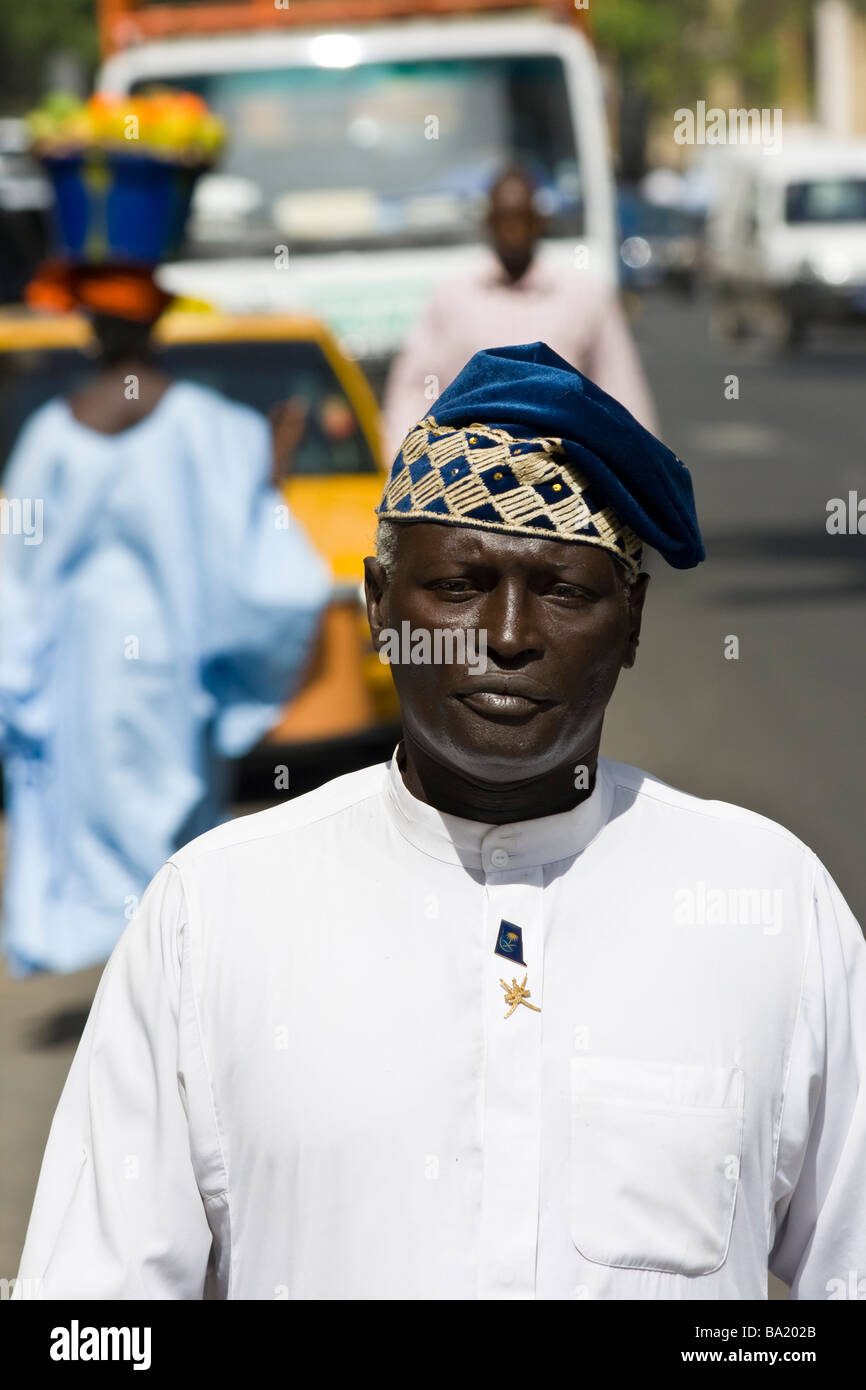 L'homme sur les rues de Dakar Sénégal Banque D'Images