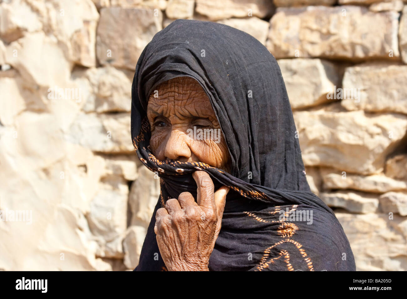 Personnes âgées femme musulmane à Chinguetti Mauritanie Banque D'Images
