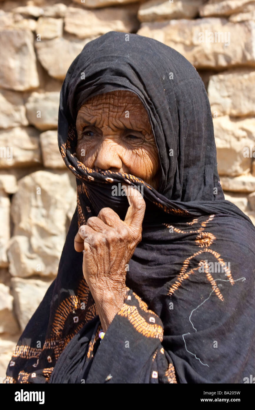 Personnes âgées femme musulmane à Chinguetti Mauritanie Banque D'Images