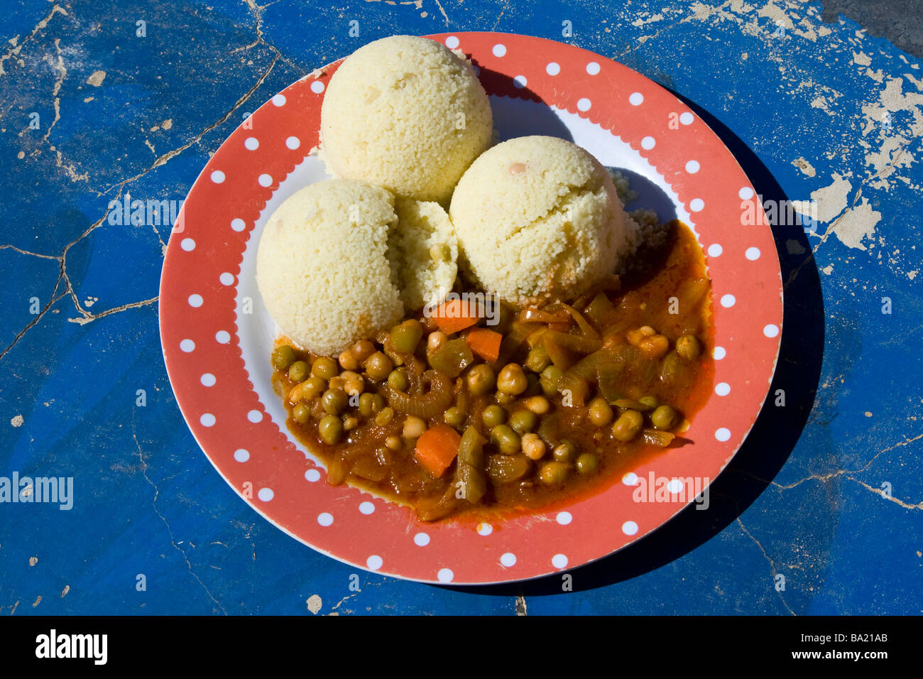 Le couscous et la Sauce à Tombouctou au Mali Banque D'Images