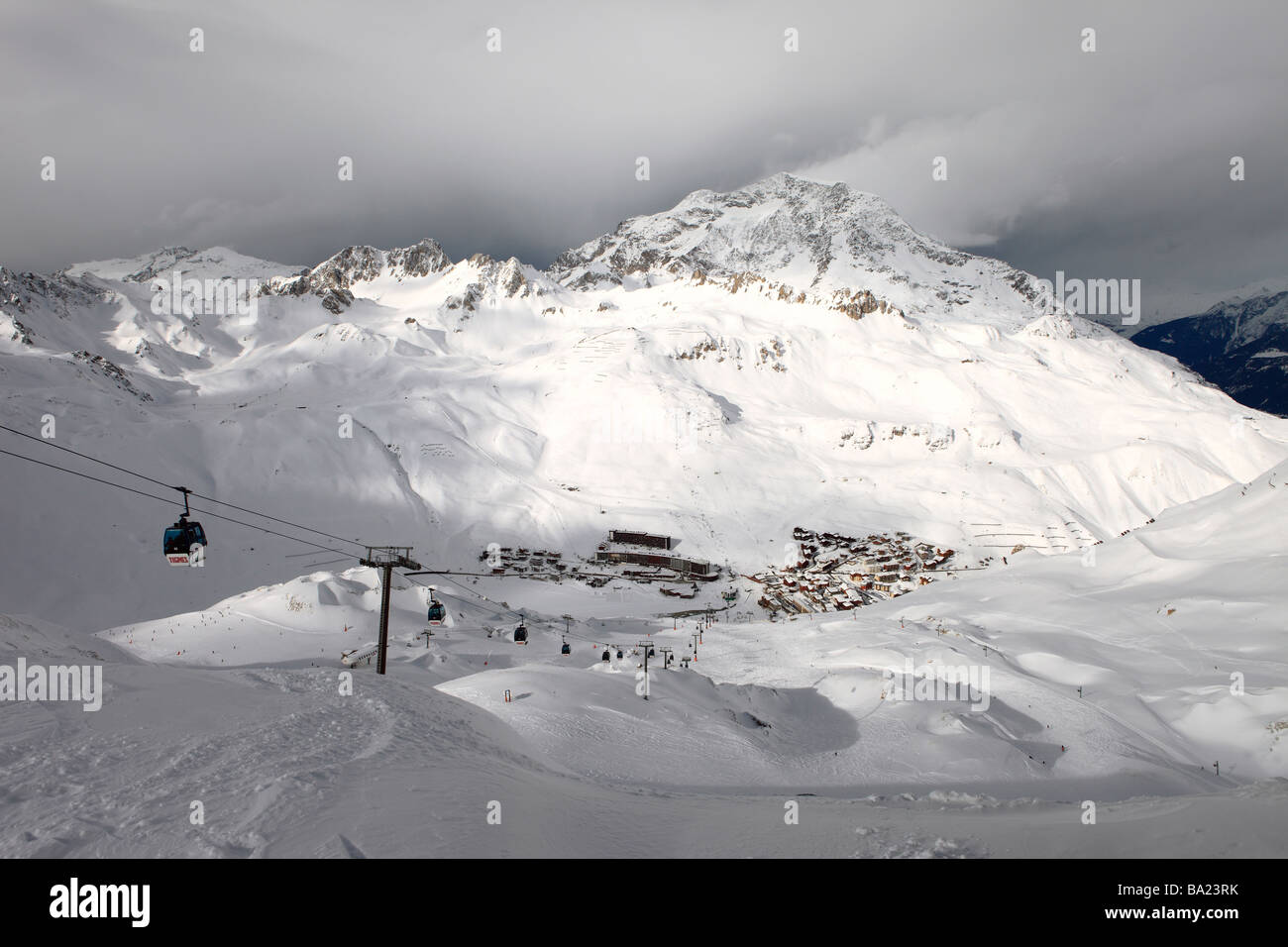 La station de ski de Tignes Le Lac au milieu d'une pause dans une